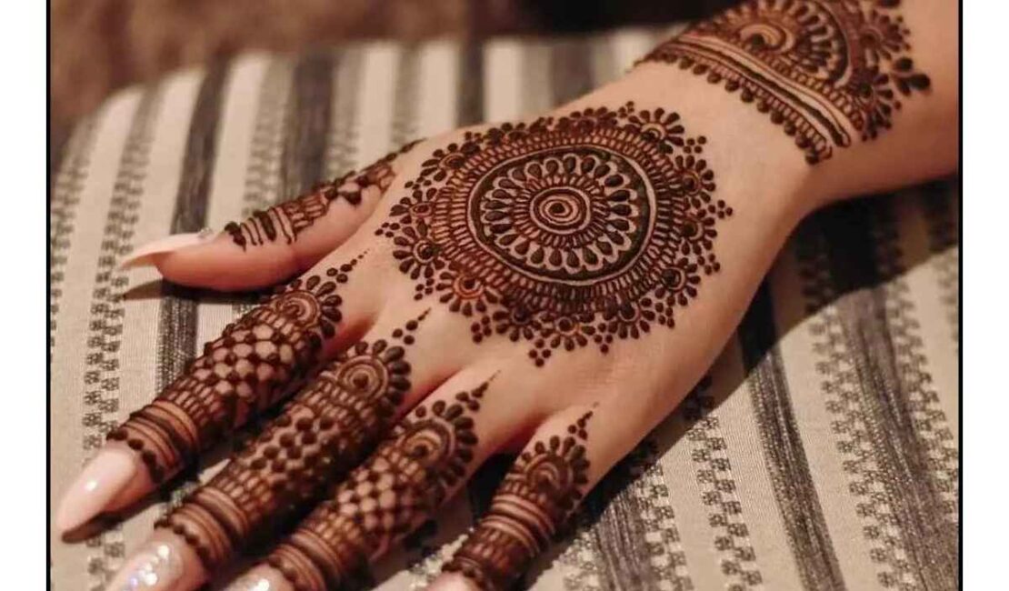 Gol Tikki Mehndi Design Back Hand