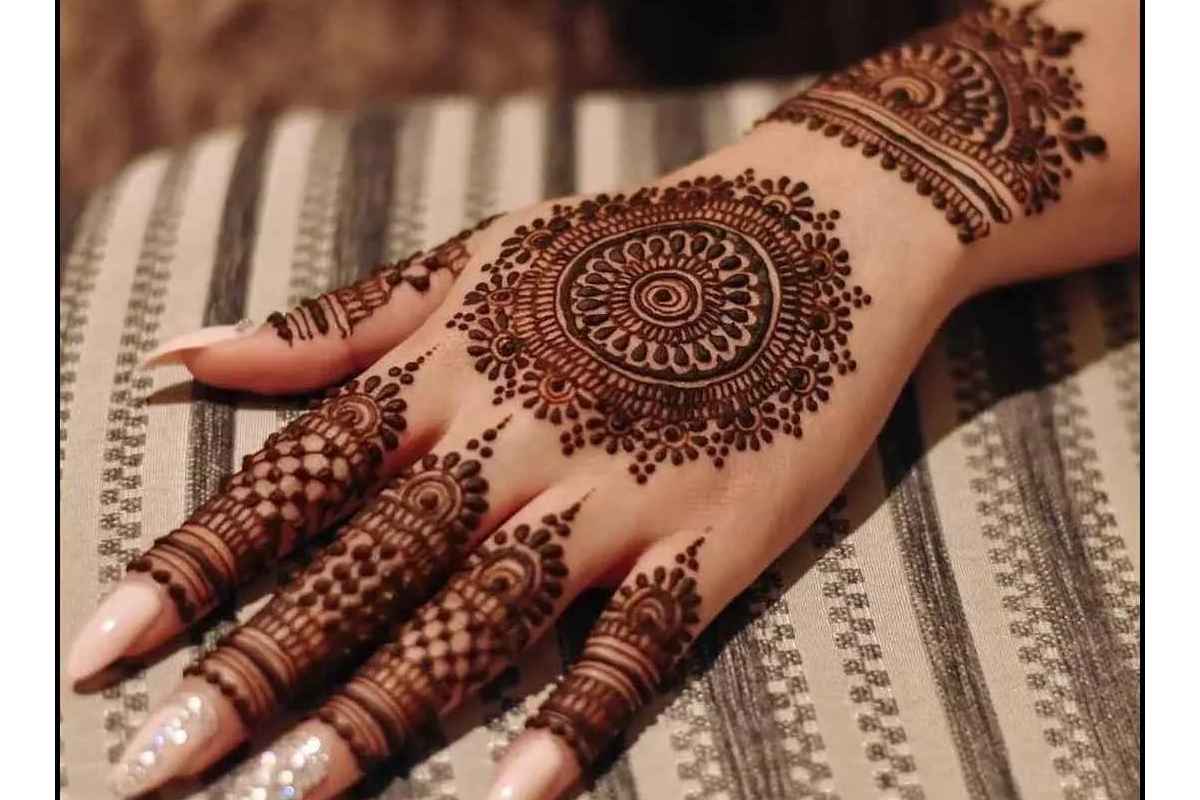 Gol Tikki Mehndi Design Back Hand