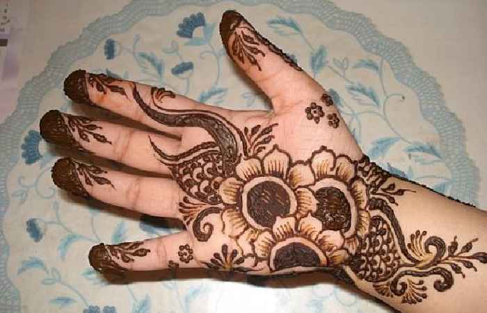 Mehndi Designs For Kids Front Hand (1)