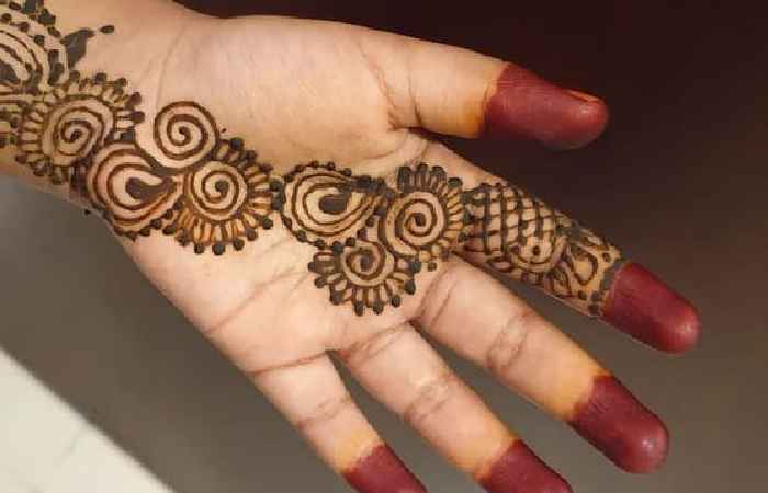 Mehndi Designs For Kids Front Hand (4)