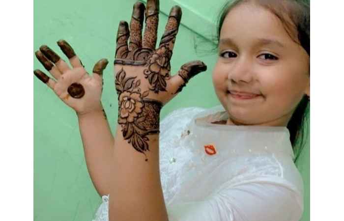 Simple Mehndi Designs For Kids Back Hand (3)