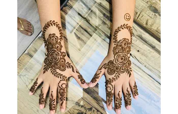 Simple Mehndi Designs For Kids Back Hand (5)