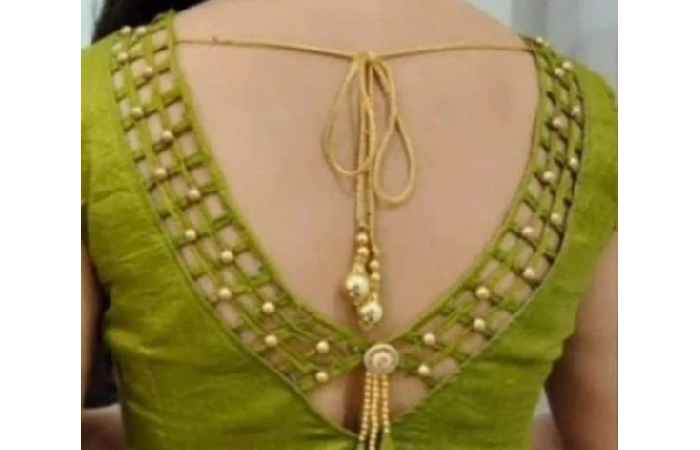 traditional back neck latest blouse designs (9)