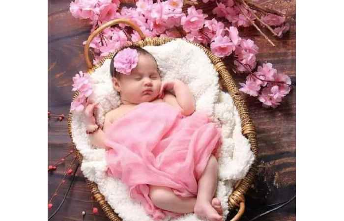 One Month Baby Girl Photoshoot Ideas At Home (4)